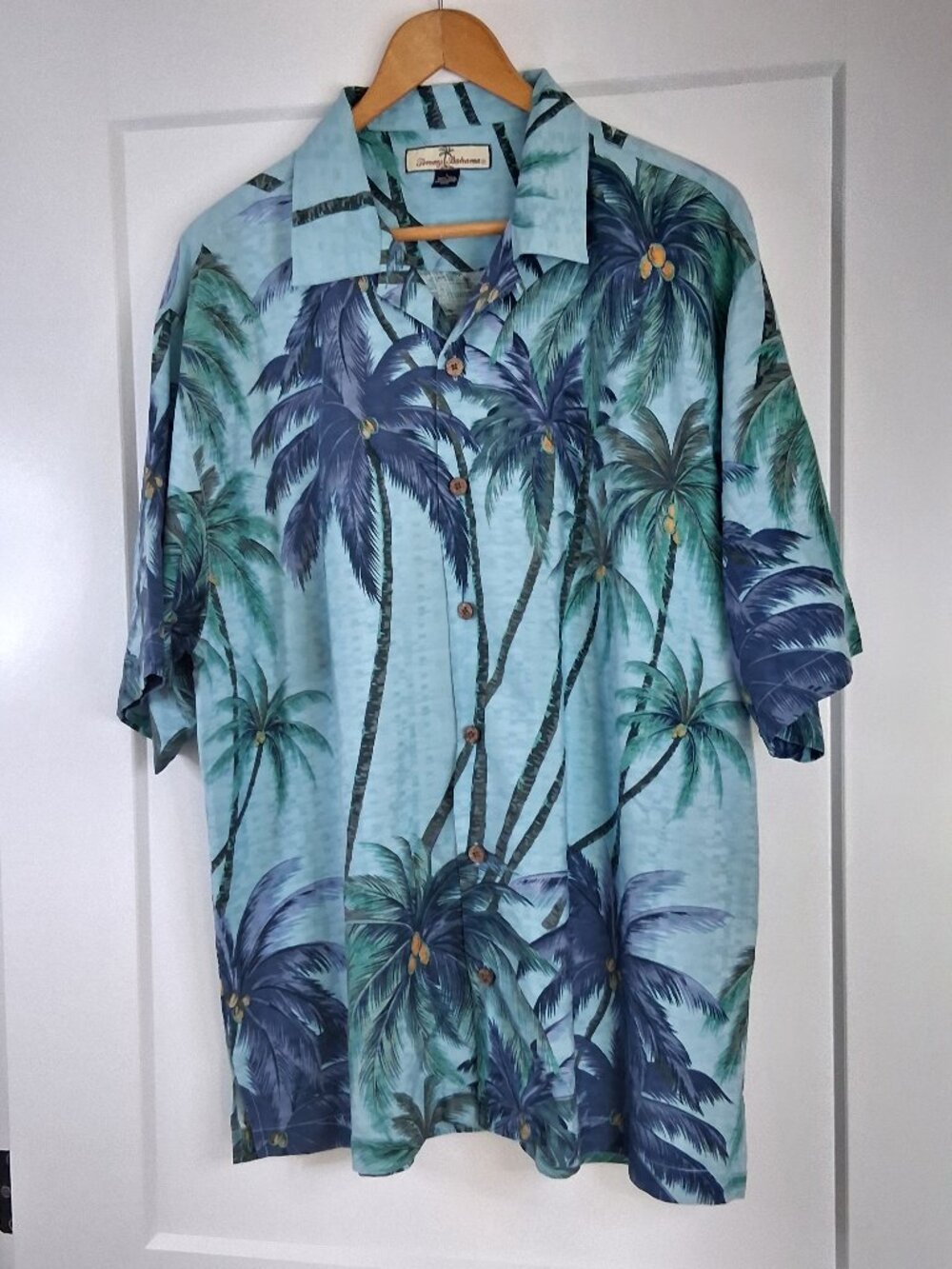 Tommy Bahama 100% Silk Hawaiian Aloha Camp Shirt Large Palm Trees Coconut Tropic
